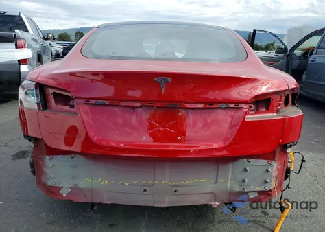 2015 Tesla Model S z USA, uszkodzony, nr VIN 5YJSA1E23FF101808
